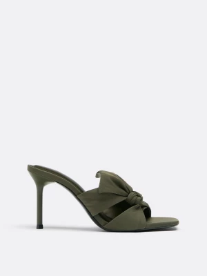 Obrázek produktu Stradivarius Sandály Na Podpatku S Mašlí Khaki