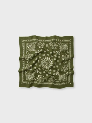 Obrázek produktu Stradivarius Šátek Bandana S Potiskem A Jemným Povrchem Khaki