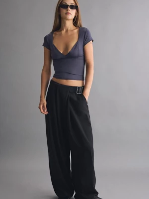 Obrázek produktu Stradivarius Tričko Z Polyamidu S Výstřihem Do V A Minirukávy Dark Grey