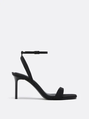 Obrázek produktu Stradivarius Wide Fit. Sandály S Tenkým Podpatkem Černá