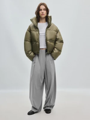 Obrázek produktu Stradivarius Zkrácená Lesklá Prošívaná Bunda Khaki