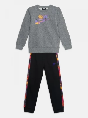 Obrázek produktu Tepláková souprava Nike