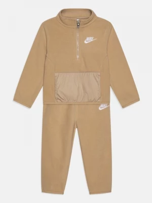 Obrázek produktu Tepláková souprava Nike béžová