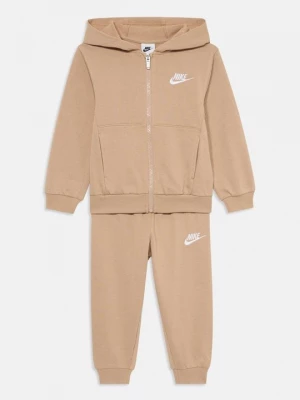 Obrázek produktu Tepláková souprava Nike béžová