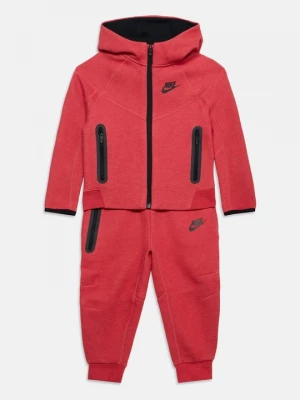 Obrázek produktu Tepláková souprava Nike červená