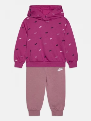 Obrázek produktu Tepláková souprava Nike fialová