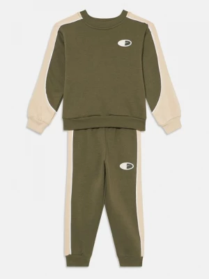 Obrázek produktu Tepláková souprava Nike khaki