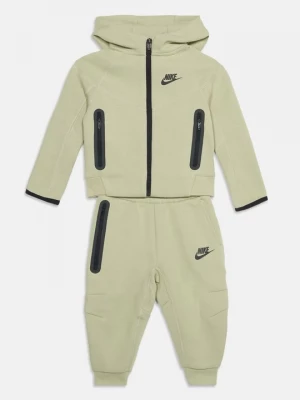 Obrázek produktu Tepláková souprava Nike olivová