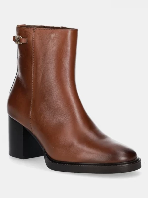 Obrázek produktu Tommy Hilfiger Kožené kotníkové boty STACKED HEEL LEATHER ANKLE BOOT hnědá