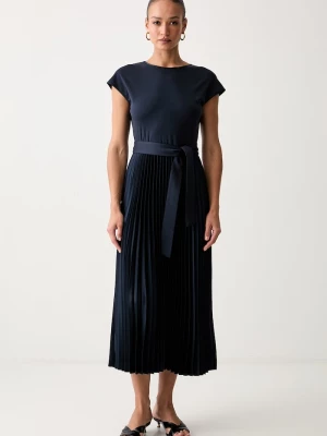 Obrázek produktu Weekend Max Mara rozšířené šaty s lyocellem WKDGELA námořnická modř